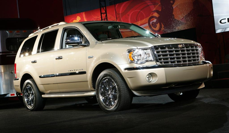 Illustration for article titled The Lamentable Fate Of The Full-Size Hybrid SUV